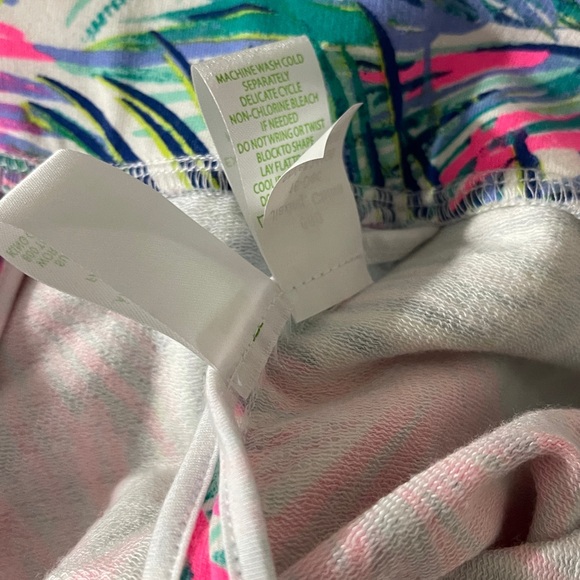 Lilly Pulitzer UPF 50+ Joleen Bomber zip-up jacket in the Scarlet Macaw print XL - Picture 8 of 8